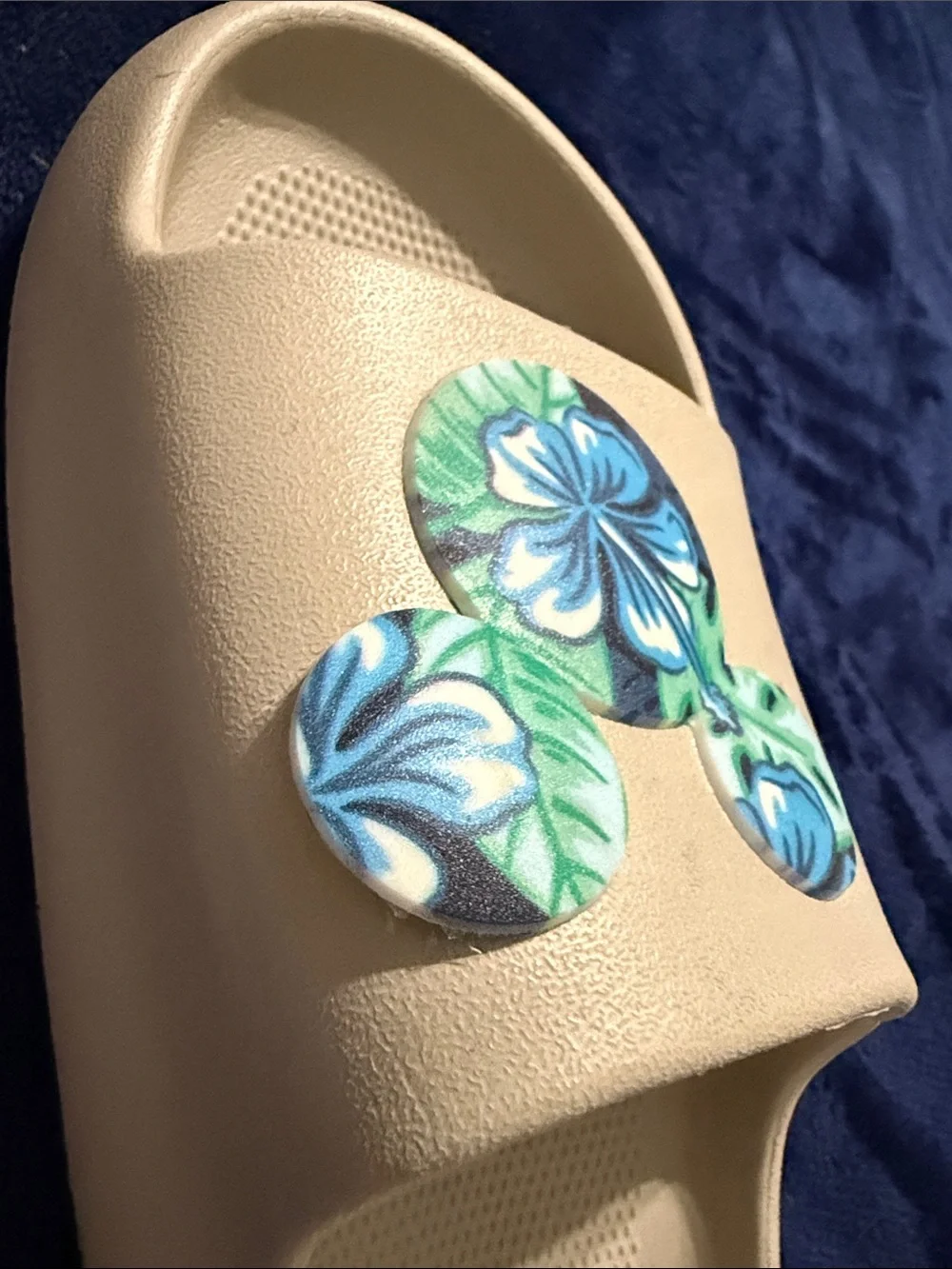 Mickey Mouse Beige Slides with Blue Floral Accent Official Disney NWT W-8 M-6